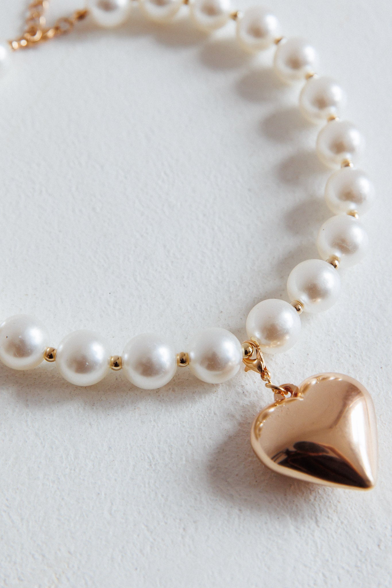 Collier en perles cœur large Kerri Or